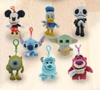Variedad de llaveros de peluche Disney