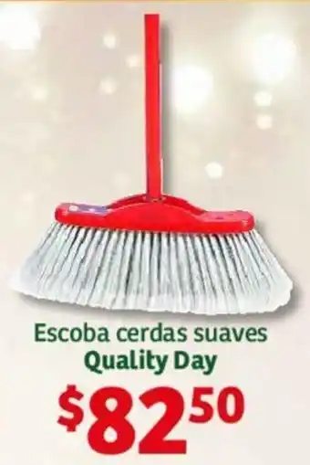 Soriana Híper Escoba cerdas suaves Quality Day oferta