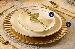 Soriana Híper Plato base variedad de diseños, dorados oferta