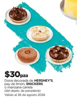 Chedraui Dona decorada de HERSHEY'S, pay de limón, SNICKERS o manzana canela oferta
