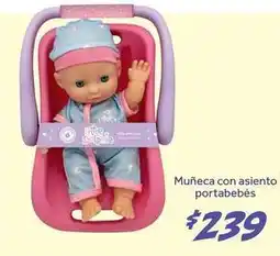 Soriana Híper Muñeca con asiento portabebés oferta