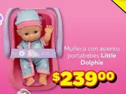 Soriana Mercado Little Dolphie Muñeca con asiento portabebés oferta