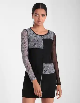 Guess Playera non stop cuello redondo estampado paisley para mujer oferta