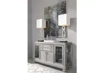 Ashley Furniture Servidor de comedor coralayne oferta