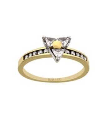 Anillo de compromiso de oro amarillo con 3 diamantes de triangulo de 7 puntos y 10 diamantes de 1 punto