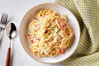 Picnic Romige spaghetti met warmgerookte zalm aanbieding