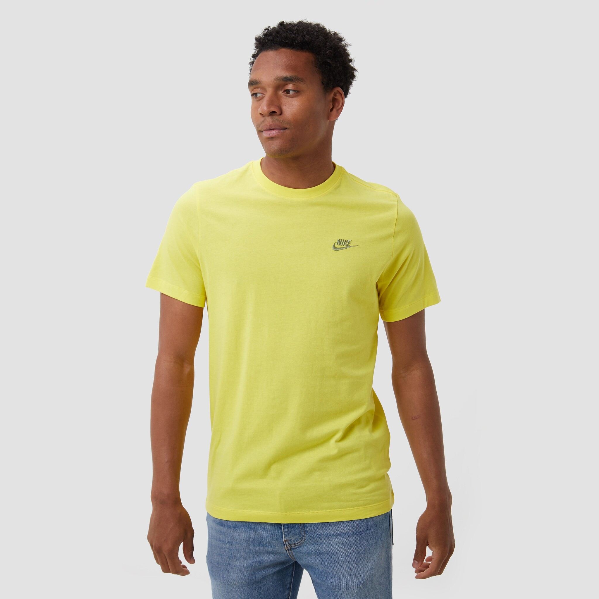 Nike nike sportswear club shirt geel heren aanbieding bij Perry Sport