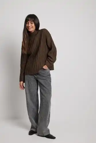 NA-KD Na-kd oversized ribgebreide trui met turtleneck - brown aanbieding