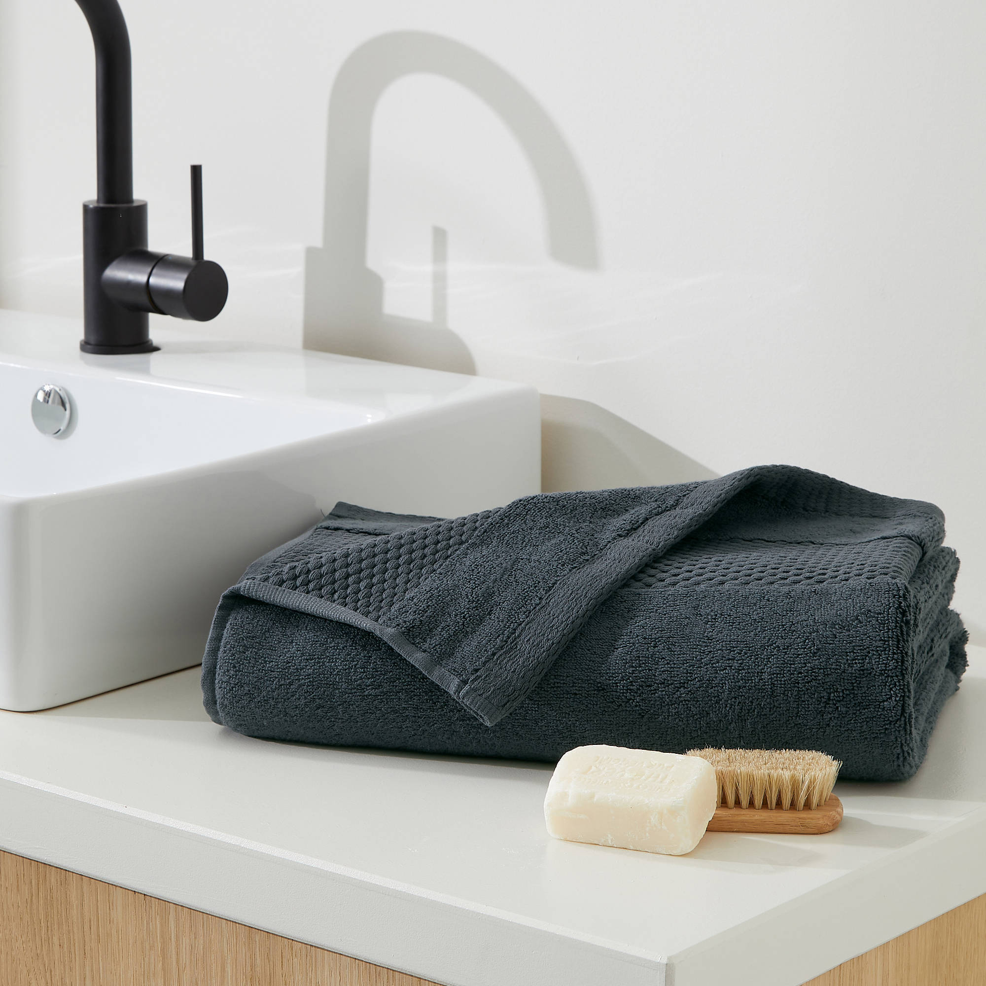 Wehkamp home wellness douchelaken (140x70 cm) aanbieding bij Wehkamp