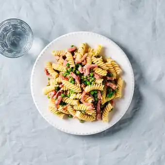 Picnic Pasta met spekjes en doperwtjes aanbieding