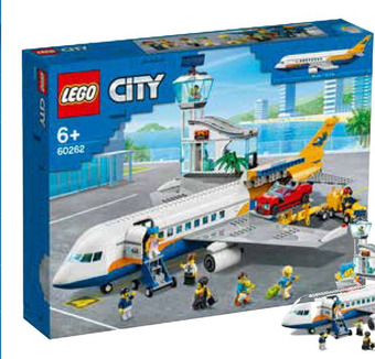 Intertoys LEGO City passagiersvliegtuig 60262 aanbieding