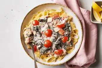 Picnic Tagliatelle met gerookte zalm, spinazie en kruidenroomkaas aanbieding