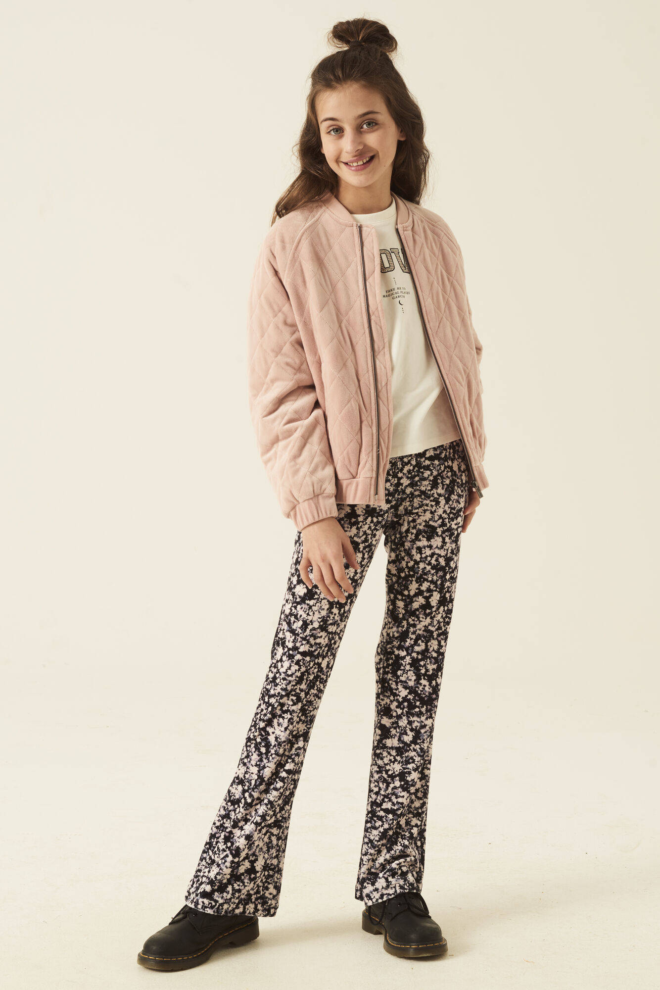 Wehkamp Garcia flared broek met all over print zwart/wit aanbieding