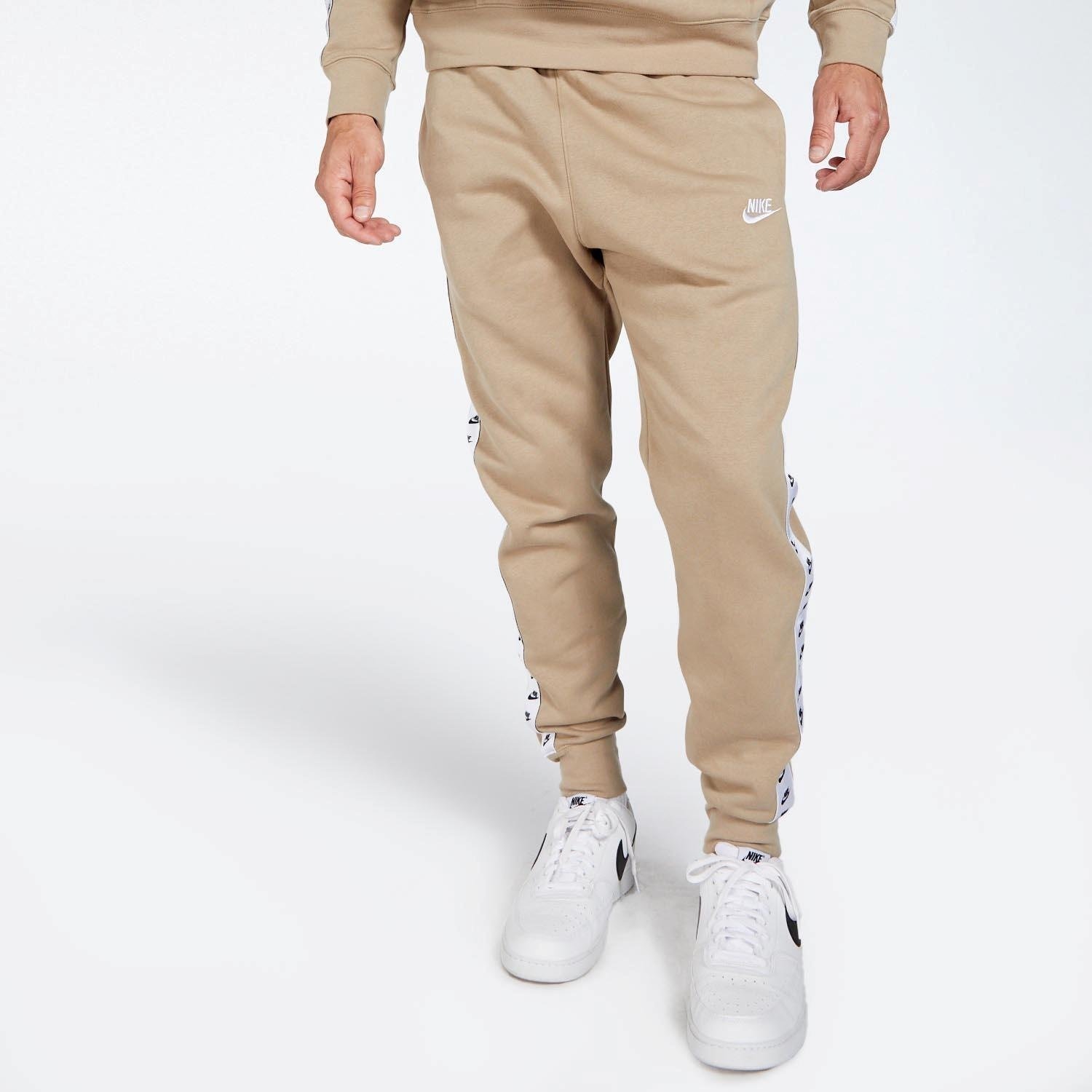 Perry Sport Nike nike club joggingbroek bruin heren aanbieding