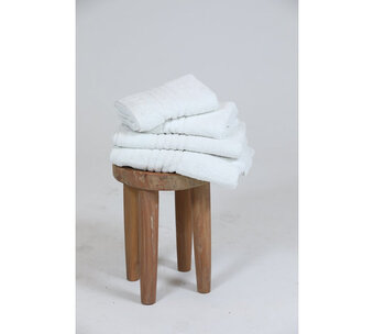 Voordeeldrogisterij Premium handdoek wit - 70 x 140 cm aanbieding