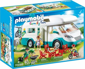 Bol.com PLAYMOBIL Family Fun Mobilhome met familie - 70088 aanbieding