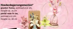 Poiesz Moederdagarrangementen gouden frame pastel vaas in tas aanbieding