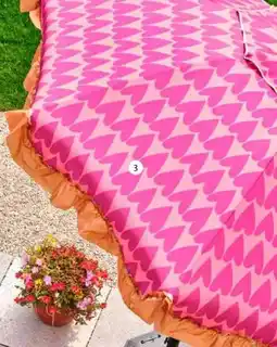 Intratuin Parasol Heart. Polyester, roze, Ø 220 cm, hoogte 238 cm. aanbieding