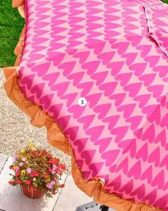 Intratuin Parasol Heart. Polyester, roze, Ø 220 cm, hoogte 238 cm. aanbieding