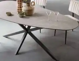 IN.HOUSE Eettafel Canarias, kiezelvorm aanbieding