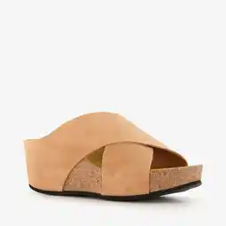 Scapino Hush Puppies suede dames slippers sleehak cognac aanbieding