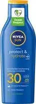 Bol.com NIVEA SUN Protect & Hydrate Zonnecrème - SPF 30 - Beschermt en hydrateert - 200 ml aanbieding