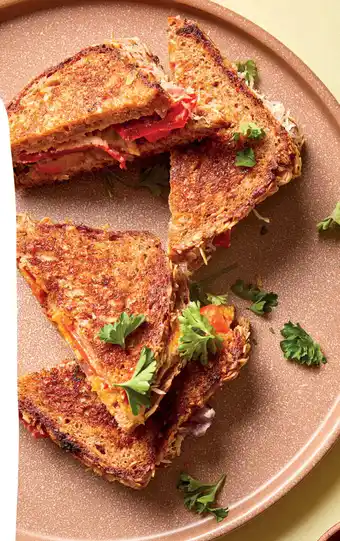 Ekoplaza Tosti met oude kaas, harissa en geroosterde groenten aanbieding