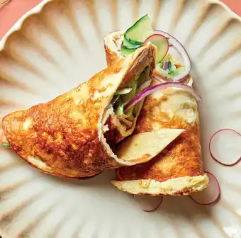 Ekoplaza Eiwraps met komkommer, zalm en radijs aanbieding