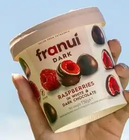 Albert Heijn Franuí Dark Raspberries in white & dark chocolate aanbieding