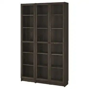 IKEA Een billy boekenkast in donkerbruin met glazen deuren, met meerdere planken voor opslag aanbieding