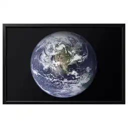 IKEA BjÖrksta, zwarte, ronde aardefoto ingelijst in aluminium, met aarde, wolken en oceanen aanbieding