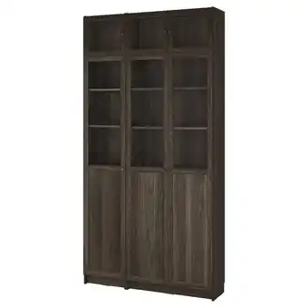 IKEA Donkerbruine houten boekenkast met meerdere planken, sommige met glazen deuren, rechtopstaand aanbieding
