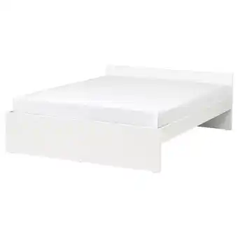 IKEA Modern wit vihals bedframe, minimalistisch design, strakke lijnen, kleine opbergmogelijkheden aanbieding