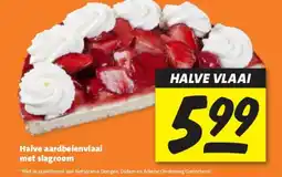 Nettorama Halve aardbeienvlaai met slagroom aanbieding