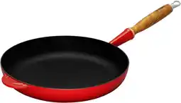 Coolblue Le Creuset Gietijzeren Koekenpan 28 cm Kersenrood aanbieding