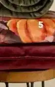 Blokker Kussen velours pompoen aanbieding
