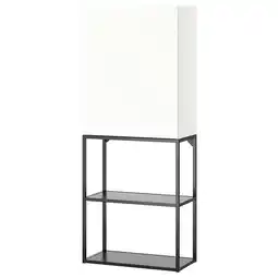 IKEA Een wit enhet opbergmeubel met een metalen frame, voorzien van twee glazen planken aanbieding