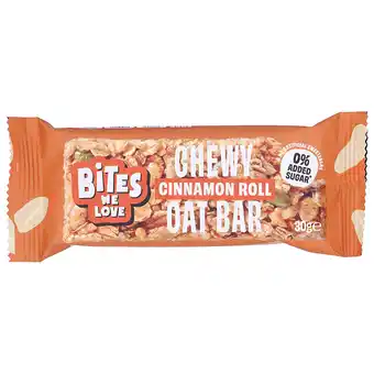 Holland & Barrett BitesWeLove Chewy Oat Bar Cinnamon Roll – 30g aanbieding