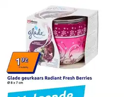 Action Glade geurkaars Radiant Fresh Berries aanbieding
