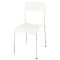 IKEA Sandberg: witte, stapelbare stoel, geperforeerde zittingen, hars en staal, modern design aanbieding