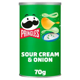 PLUS Pringles Chips Sour Cream & Onion aanbieding