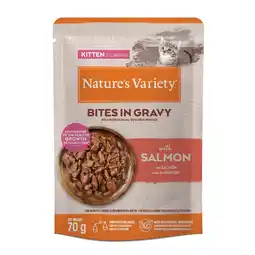 Zooplus 28x70g Zalm Nature's Variety Kitten Bites in Saus natvoer voor katten aanbieding