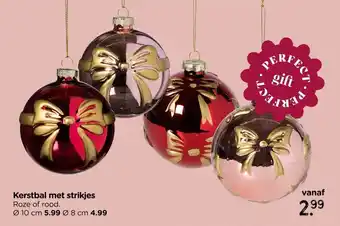 Xenos Kerstbal met strikjes Roze of rood. aanbieding
