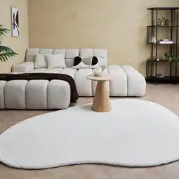 Action Asymmetrisch vloerkleed Faux Fur - beige aanbieding