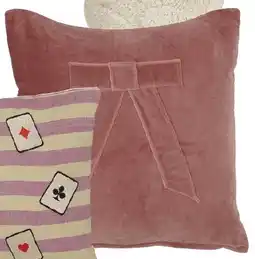 Karwei Kussen velvet, roze aanbieding