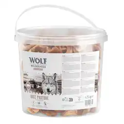 Zooplus 1.25kg Wolf of Wilderness varkensoorschelpen Vast Pasture hondensnacks aanbieding