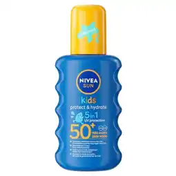Trekpleister NIVEA Sun Kids Protect & Hydrate SPF50+ Zonnebrandspray aanbieding