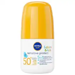 Trekpleister NIVEA Sun Babies & Kids Sensitive Protect SPF50+ Zonnebrand Roll-on aanbieding