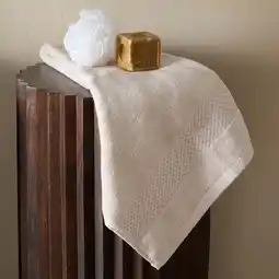 Wehkamp Studio LIVIT Wellness handdoek (100x50 cm) aanbieding