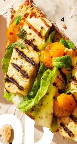 Jumbo Milano kaas met gegrilde haloumi pickle relish en little gem aanbieding